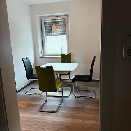 Monteurwohnung Neumarkt Zentrum 4 Schlafzimmer *